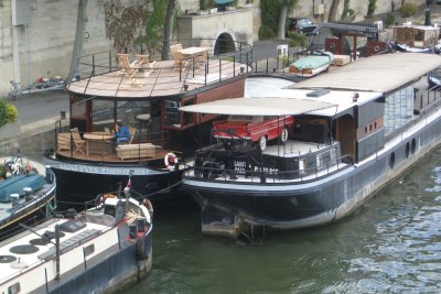 Paris houseboats